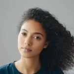 열 손상 방지 헤어 미스트 추천 - **Prompt:** A close-up portrait of a young adult, with a thoughtful expression, gently separating a ...